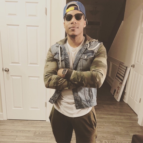 Meet your Posher, Jon - Picture 1 of 3